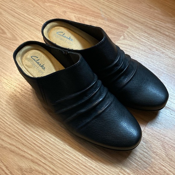 Clarks Collection black clogs size 8 1/2 - Picture 1 of 5
